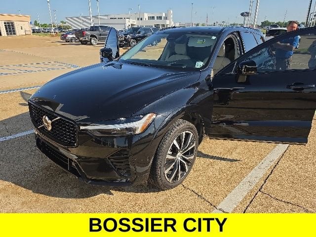 2023 Volvo XC60 B5 Ultimate Dark Theme