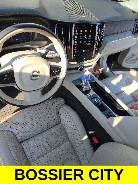 2023 Volvo XC60 B5 Ultimate Dark Theme