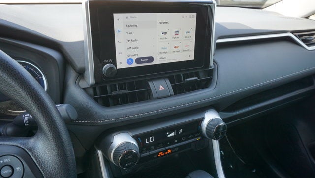 2024 Toyota RAV4 XLE - Photo 15