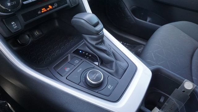 2024 Toyota RAV4 XLE - Photo 17