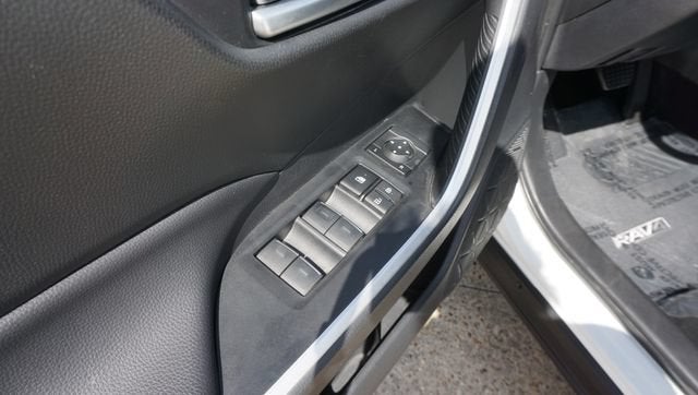 2024 Toyota RAV4 XLE - Photo 19