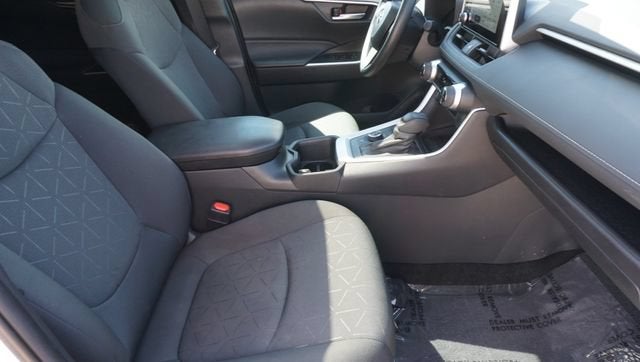 2024 Toyota RAV4 XLE - Photo 21