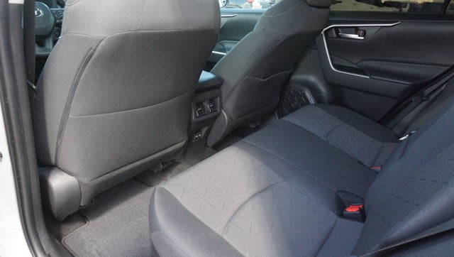 2024 Toyota RAV4 XLE - Photo 25