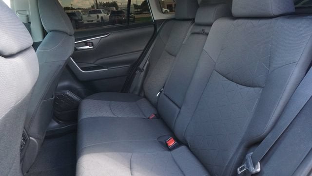 2024 Toyota RAV4 XLE - Photo 27